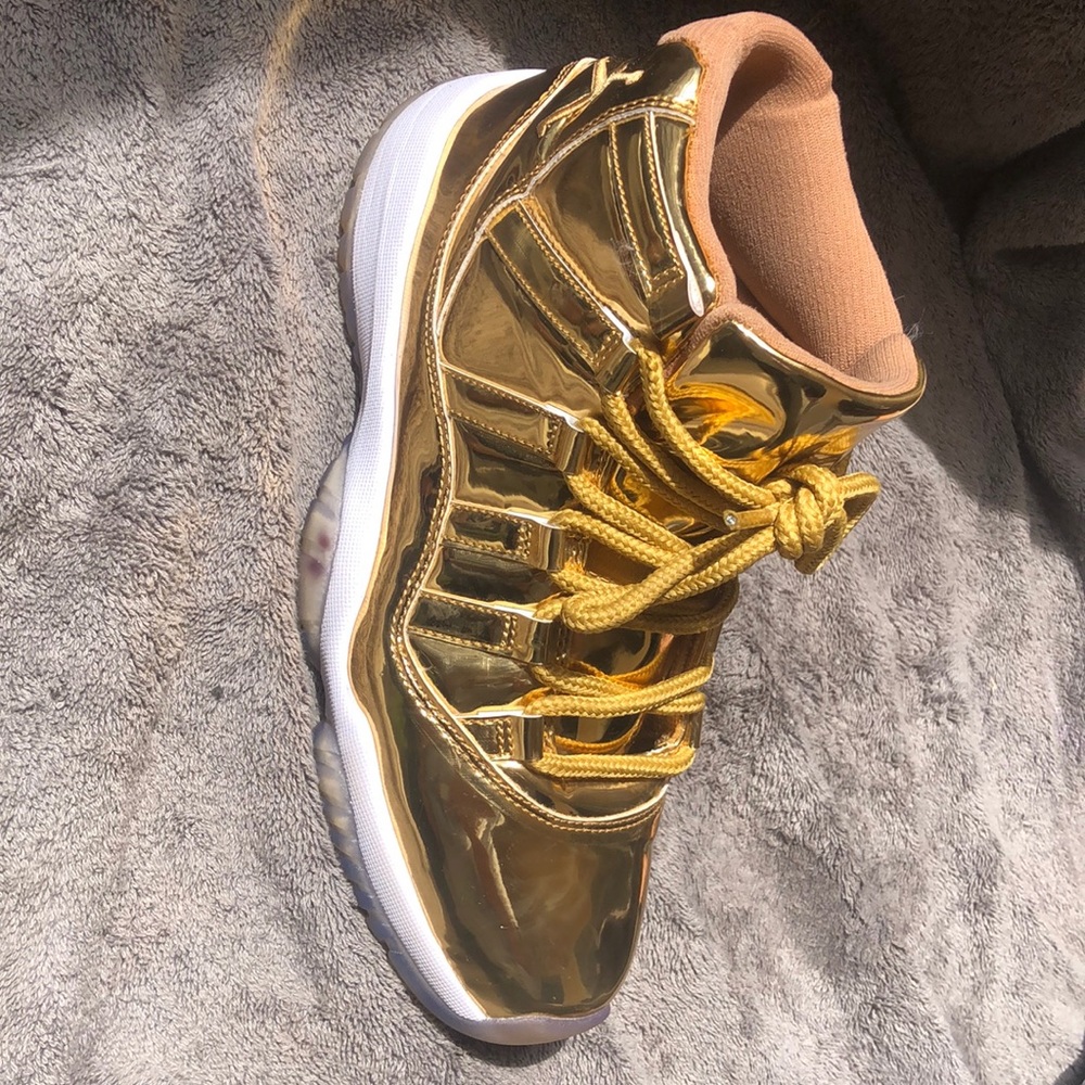 Gold 11s size :8